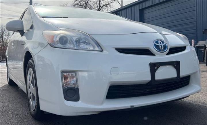 $6488 : 2010 Prius IV, TRUSTED AND TE image 1