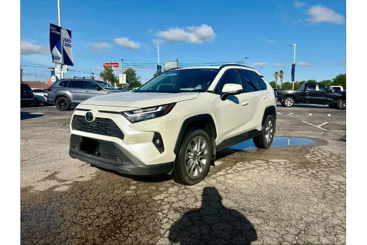 $29773 : Toyota RAV4 2022 XLE Premium image 7