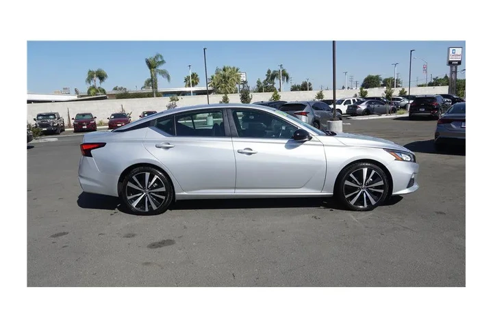 $15984 : 2021 Altima 2.5 SR image 5