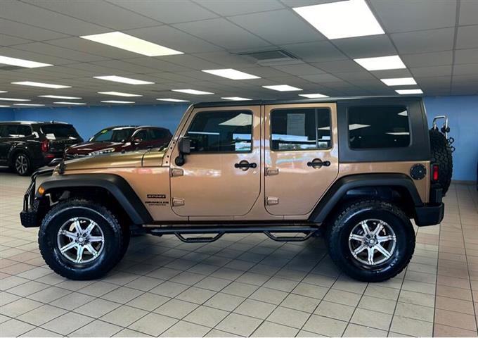 $26829 : Jeep Wrangler Unlimited 4WD 4 image 2