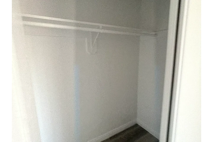 $1100 : For Rent – Remodeled 2-Bedroom image 6
