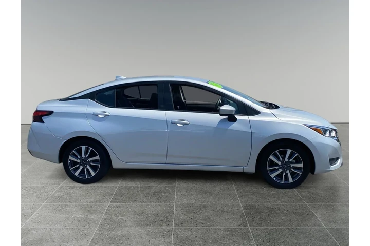 $24164 : Nissan Versa 2023 SV 4dr Sed image 6