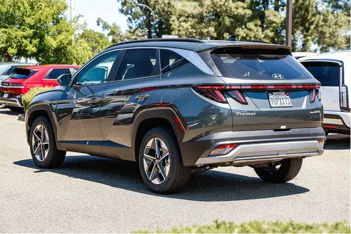 $34680 : Hyundai TUCSON Hybrid 2025 A image 2