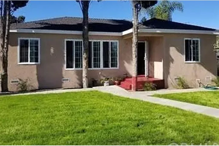 $2000 : Beautiful home in Lynwood 3br✅ image 1