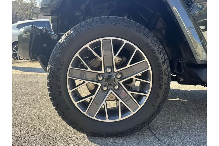 $35985 : Jeep Wrangler 2024 4x4 High image 9