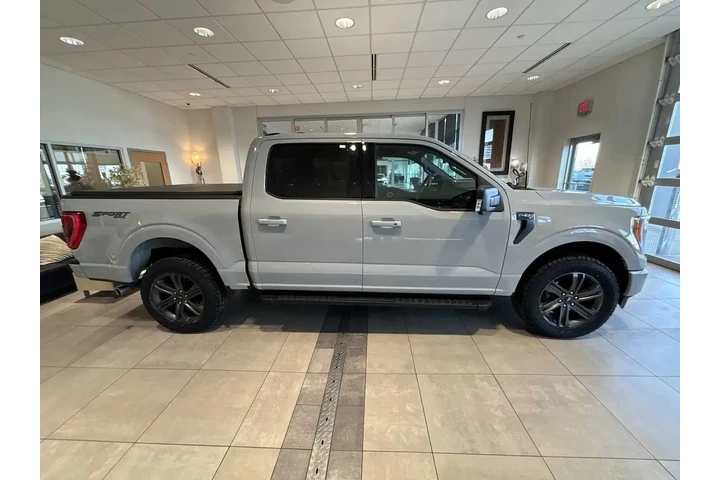 $38472 : Ford F-150 2023 4x4 XLT 4dr image 2