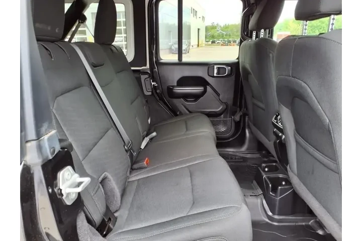 $29995 : Jeep Wrangler Unlimited 2021 image 7