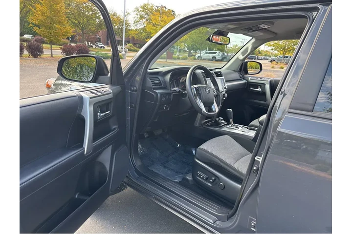$42979 : Gold Certified2024 4Runner SR5 image 2