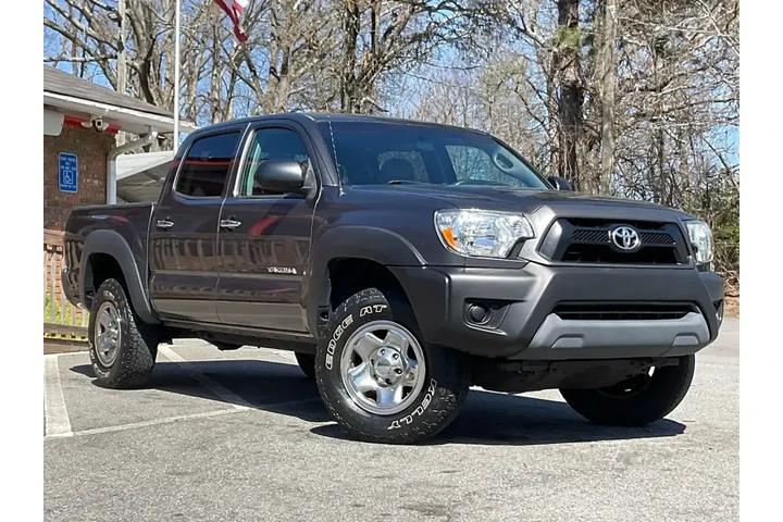 $18985 : Toyota Tacoma 2015 4x2 PreRu image 3