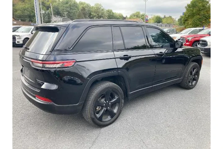 $30084 : Jeep Grand Cherokee 2023 4x4 image 4