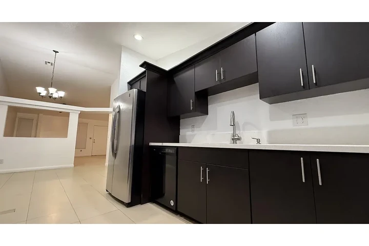 $1000 : spacious  3-bedroom home image 5