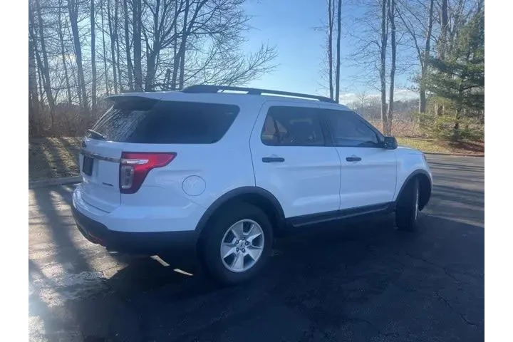 $7947 : Ford Explorer 2013 Base 4dr image 2