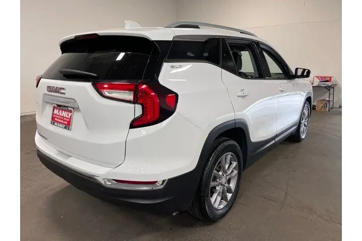 $23497 : GMC Terrain 2024 SLT 4dr SUV image 3