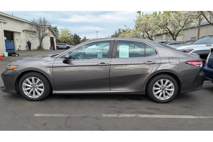 $18990 : 2018 Camry LE image 5