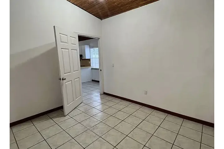 $1750 : HOUSE AVAILABLE NOW IN MIAMI image 10