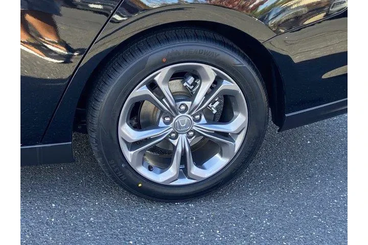 $22700 : Honda Accord 2024 EX 4dr Sed image 9