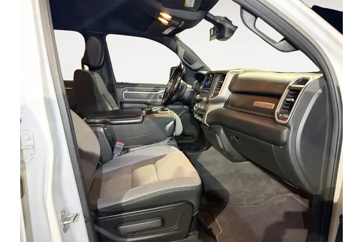 $33000 : Ram 1500 2021 4x4 Big Horn 4 image 3