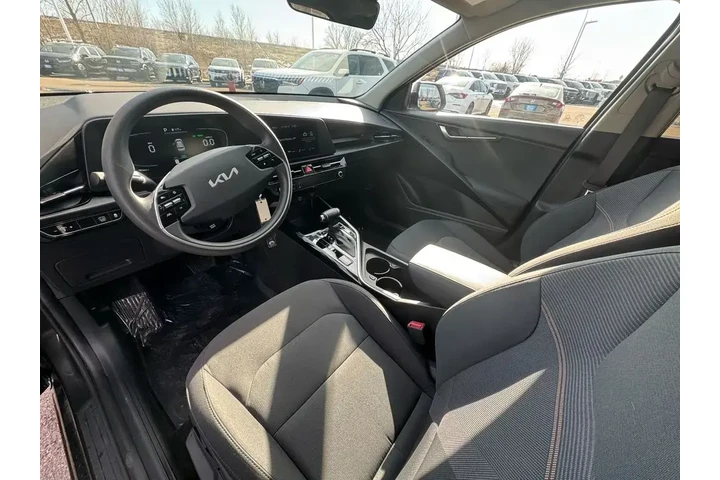 $21875 : Kia Niro 2025 LX 4dr Crossov image 6