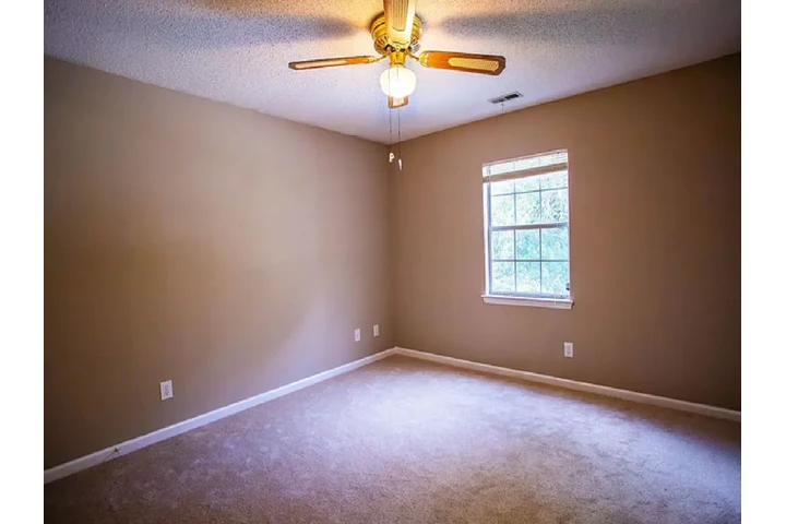$950 : brand-new  updated  home image 3