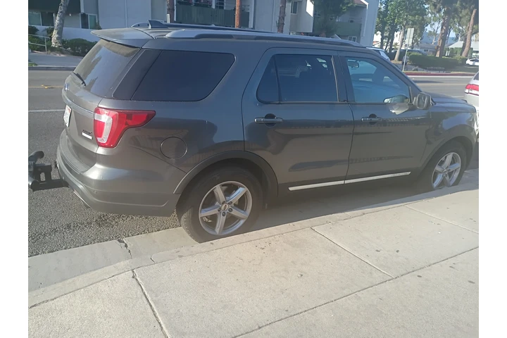 $6000 : Ford explorer 2018 image 1
