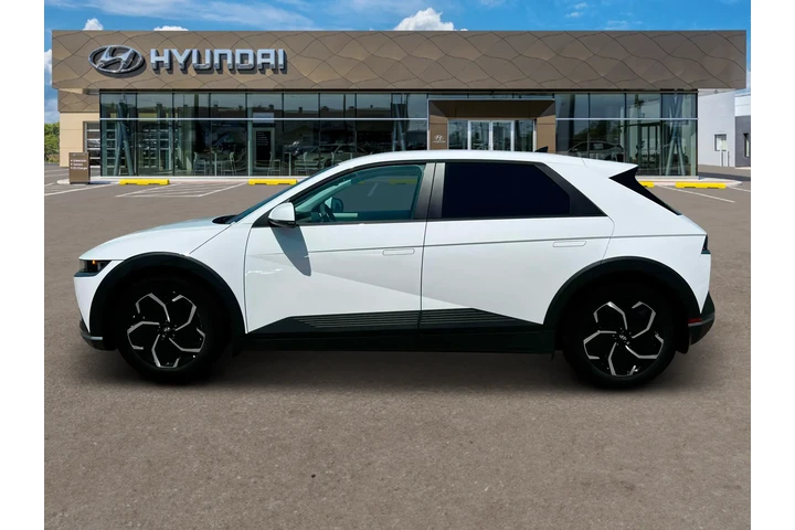 $23500 : Hyundai IONIQ 5 2024 SE 4dr image 3