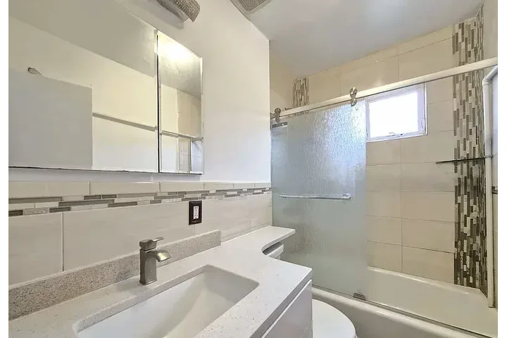 $2100 : HOME RENT IN LOS ANGELES CA image 1