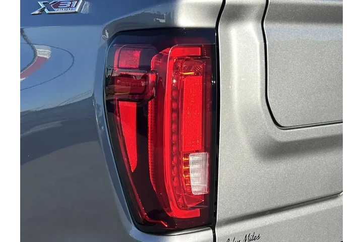 $39625 : GMC Sierra 1500 2020 4x4 SLT image 9