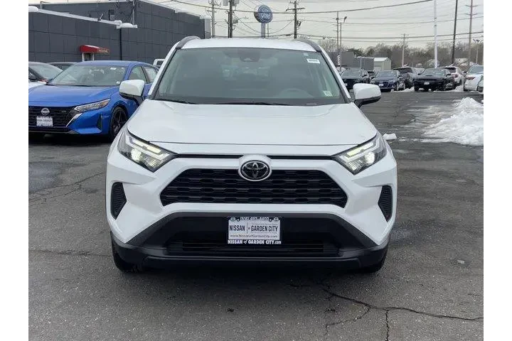 $25487 : Toyota RAV4 2024 AWD XLE 4dr image 2
