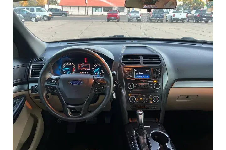 $14995 : 2016 Explorer ONLY 60,000 Mil image 10