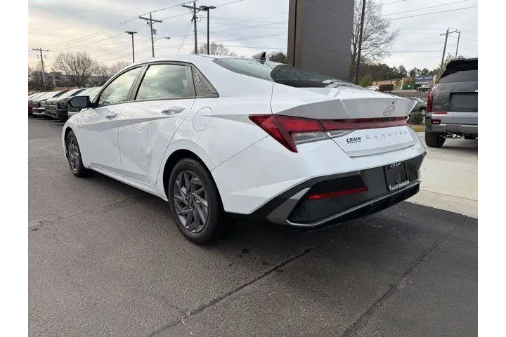 $19795 : Hyundai ELANTRA 2024 SEL 4dr image 5