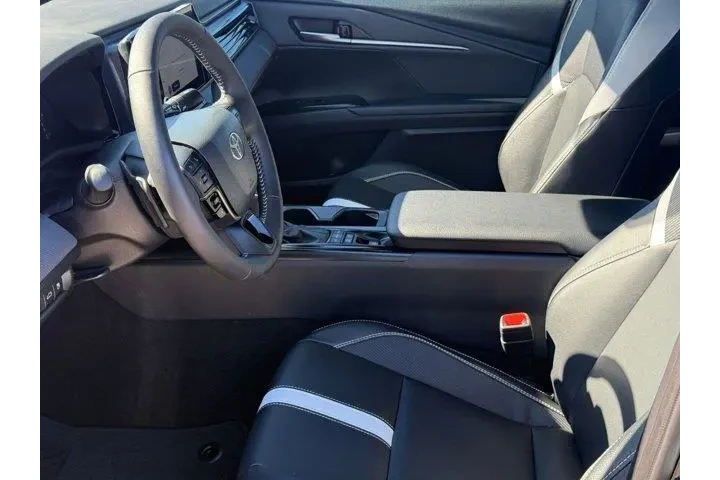 $32499 : Toyota Camry 2026 SE 4dr Sed image 5