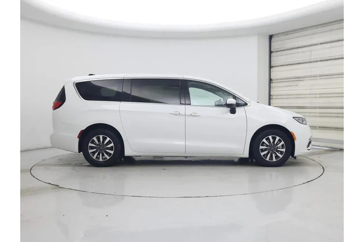 $32998 : Chrysler Pacifica Plug-In Hy image 7