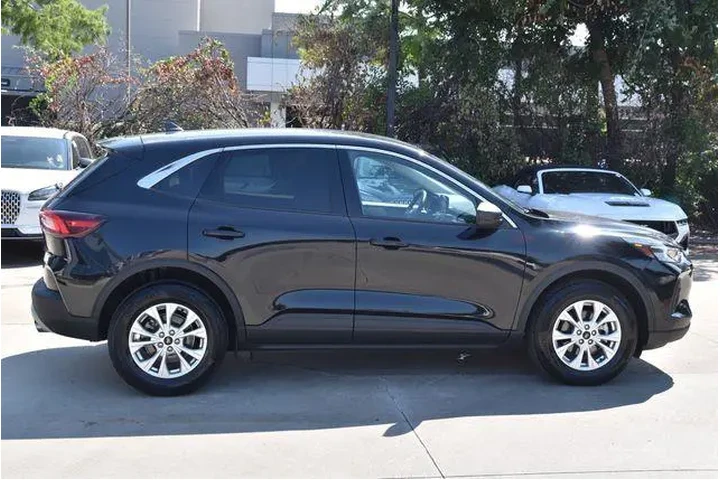 $22987 : Ford Escape 2023 AWD Active image 6