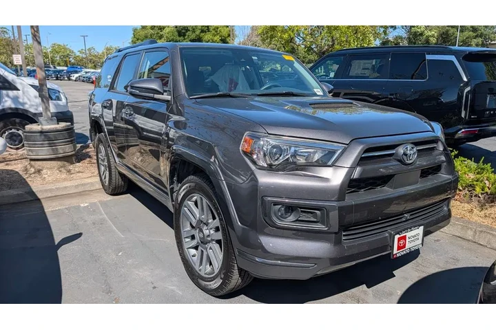 $40895 : Gold Certified 2022 4Runner T image 8