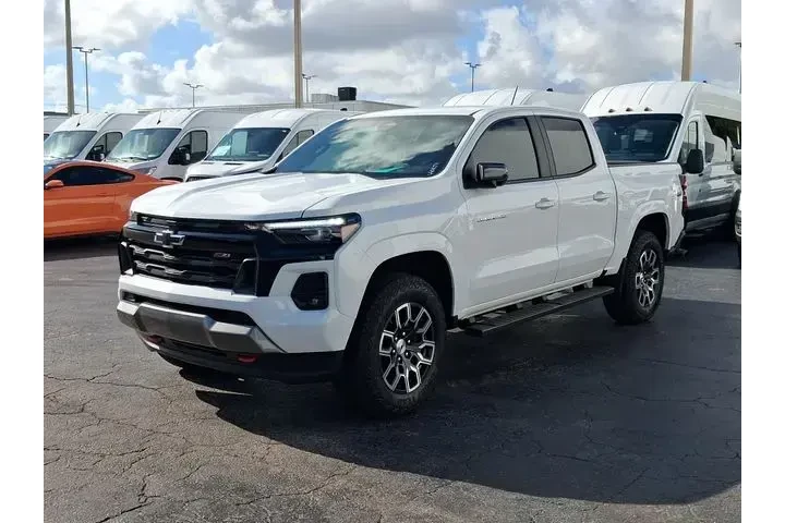 $39990 : Chevrolet Colorado 2025 4x4 image 8