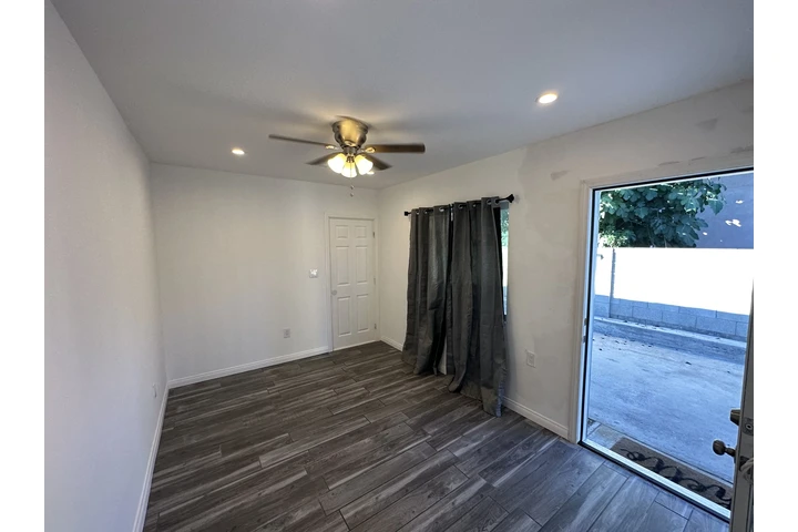 $1000 : Se renta Cuarto con baño image 5
