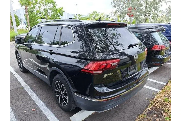 $17995 : Volkswagen Tiguan 2021 SE 4d image 3