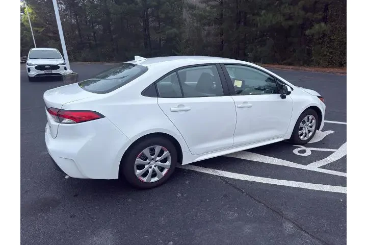 $22774 : Toyota Corolla 2025 LE 4dr S image 10