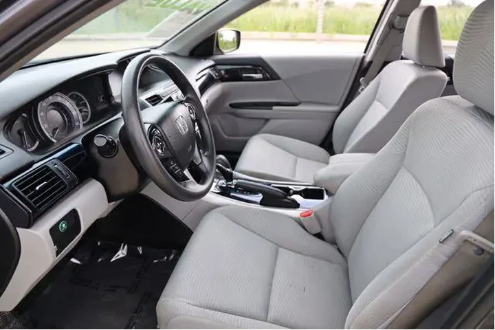 $14248 : Honda Accord 2016 LX 4dr Sed image 10