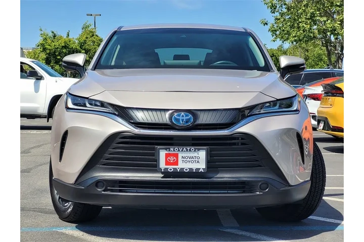 $29199 : Gold Certified2023 Venza LE image 2