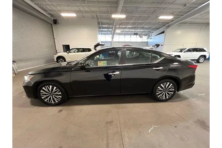 $17960 : Nissan Altima 2023 2.5 SV 4d image 6
