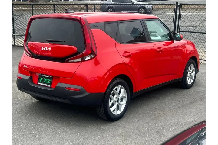 $18400 : 2022 Soul S image 5