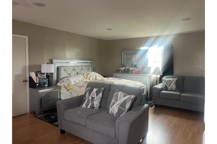 $1650 : Rento master room image 4