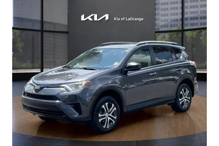 Toyota RAV4 2018 LE 4dr SUV image 1