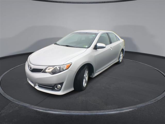 $17500 : PRE-OWNED 2013 TOYOTA CAMRY SE image 4