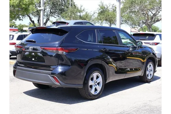 $26690 : Toyota Highlander 2024 XLE 4 image 8