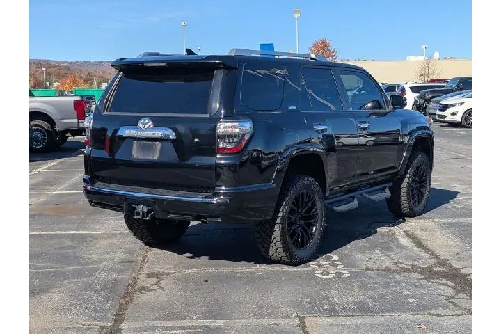 $22243 : GMC Yukon 2017 4x4 Denali 4d image 3