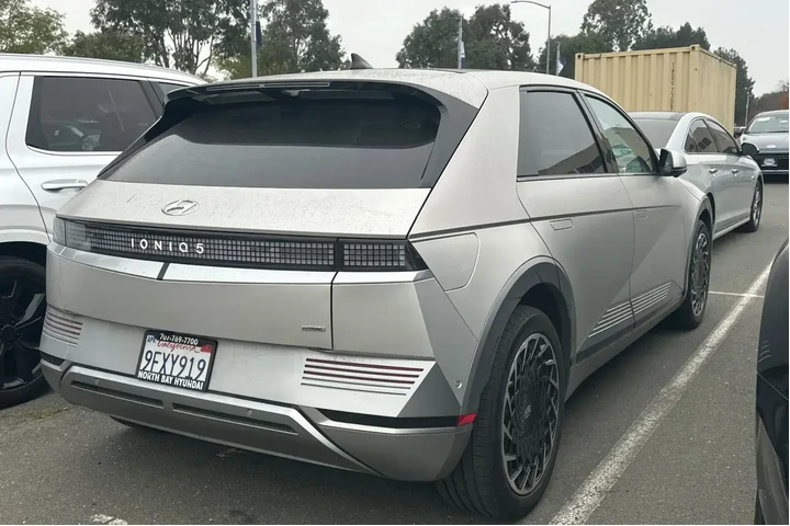 $30990 : Hyundai IONIQ 5 2023 AWD Lim image 3