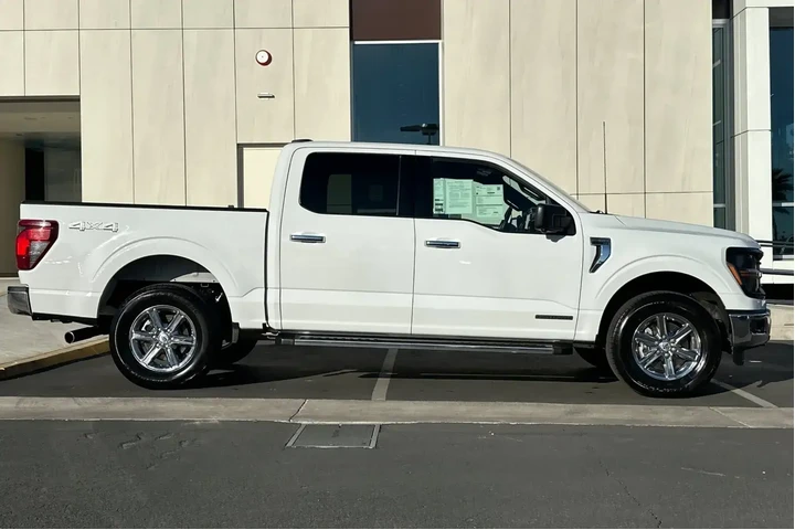 $38800 : Ford F-150 2024 4x4 XLT 4dr image 2