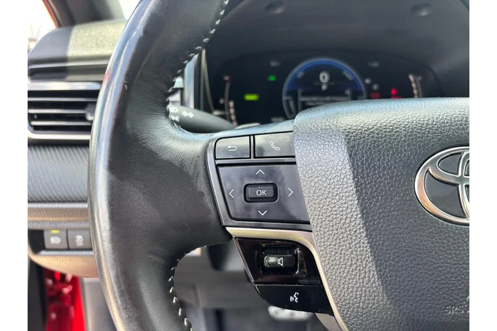 2025 Camry SE image 9